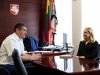 Neringos meras Darius Jasaitis ir Ruta Sepetys Astos Martinonytes foto