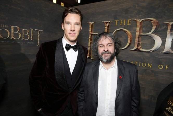 Benedictas Cumberbatchas ir Peteris Jacksonas „Warner Bros“ archyvas