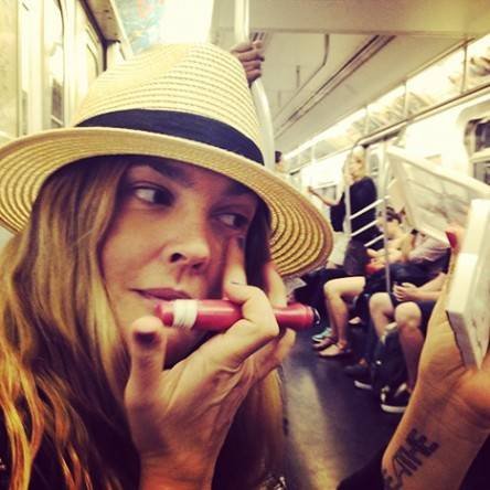 Drew Barrymore metro traukinyje „ACME Film“ archyvas