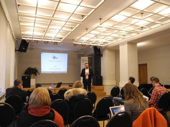 Akimirka iš seminarų diskusijos su AVAKA vadovu Dariumi Vaitiekūnu