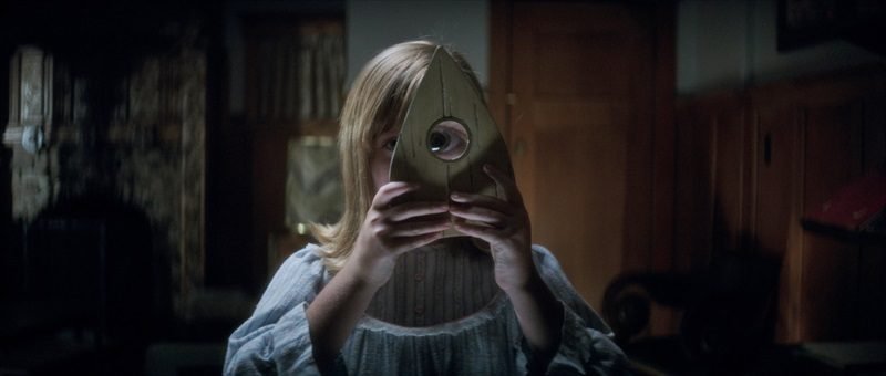 Kadras iš filmo „Ouija: Blogio pradas“